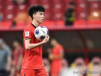 乐鱼体育入口-国足东亚杯首开记录，1-0小胜香港队逃离垫底，滑跪庆祝的简单介绍