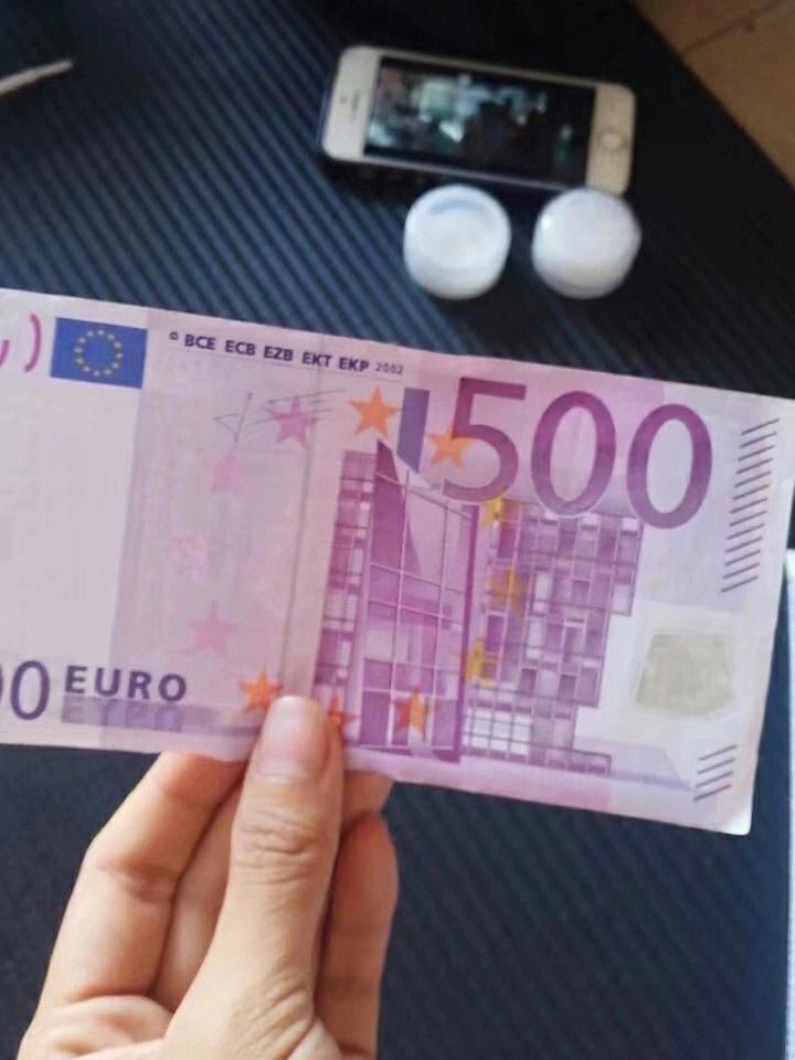 荷兰协会杯第二回合赛事，阿姆斯特丹扼杀巴塞