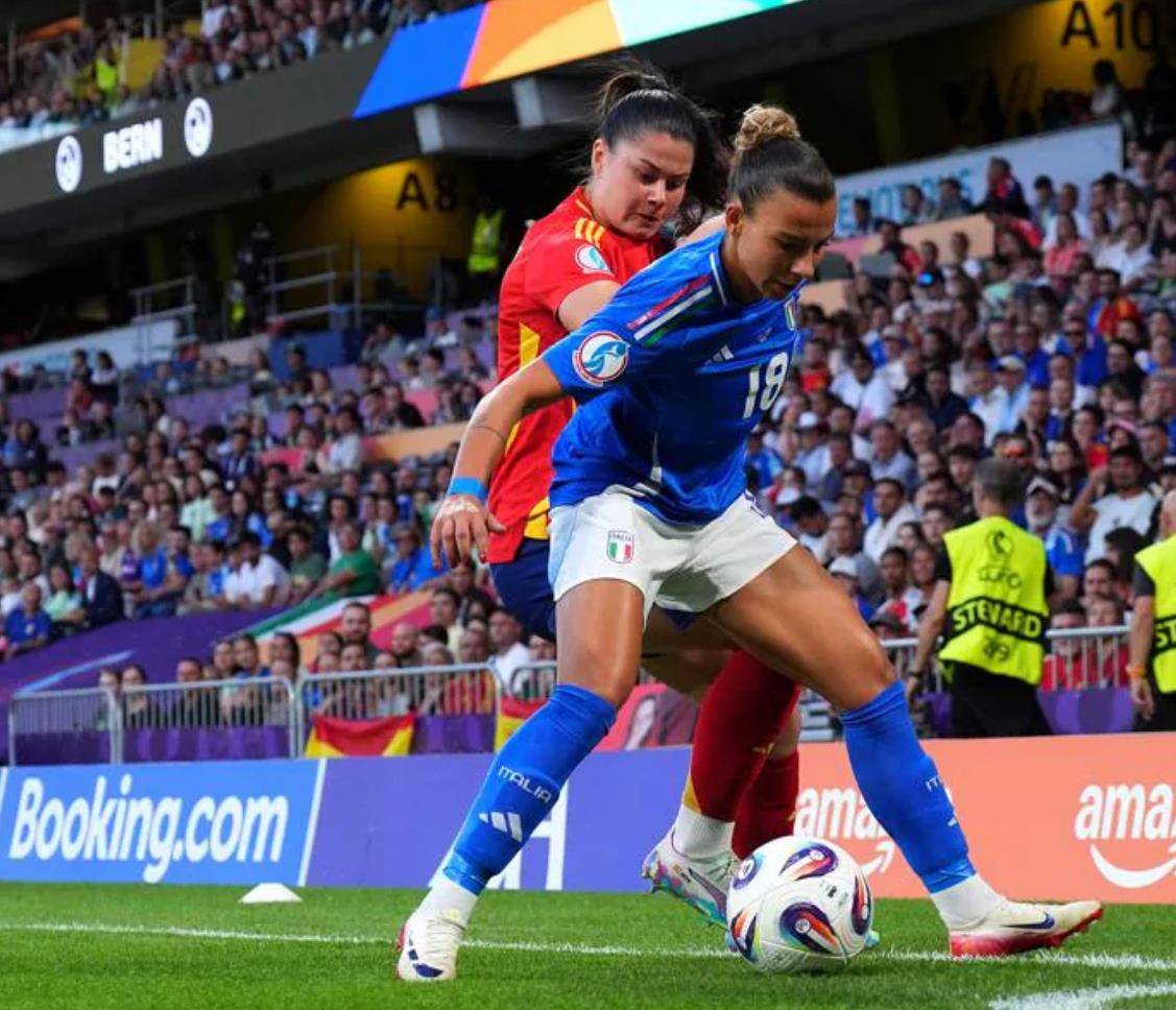西班牙女足2-0瑞士挺进欧洲杯半决赛！普特拉斯、卡斯蒂略失点