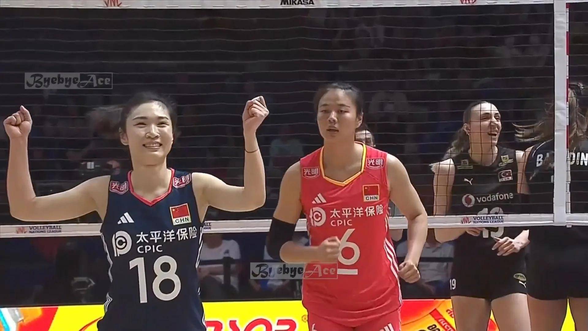 关于世界女排联赛-中国女排0-3意大利香港站3胜1负收官的信息