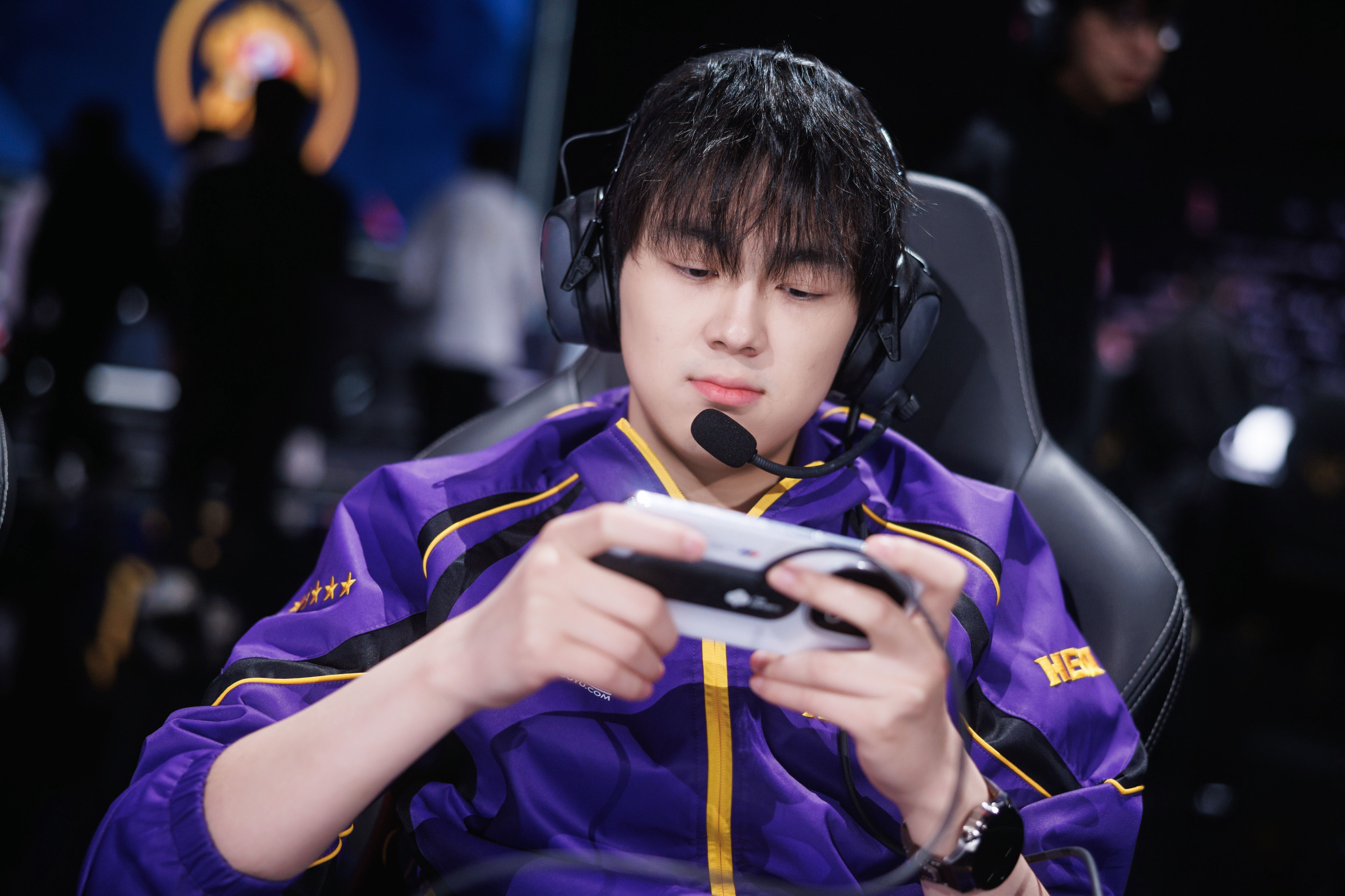 包含南通Hero久竞对战杭州LGD.NBW赛前海报：锋芒交汇，进退在方寸之地的词条