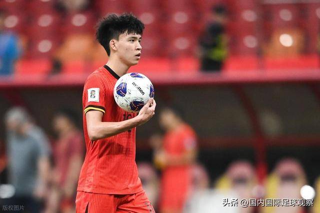 国足东亚杯首开记录，1-0小胜香港队逃离垫底，滑跪庆祝的简单介绍
