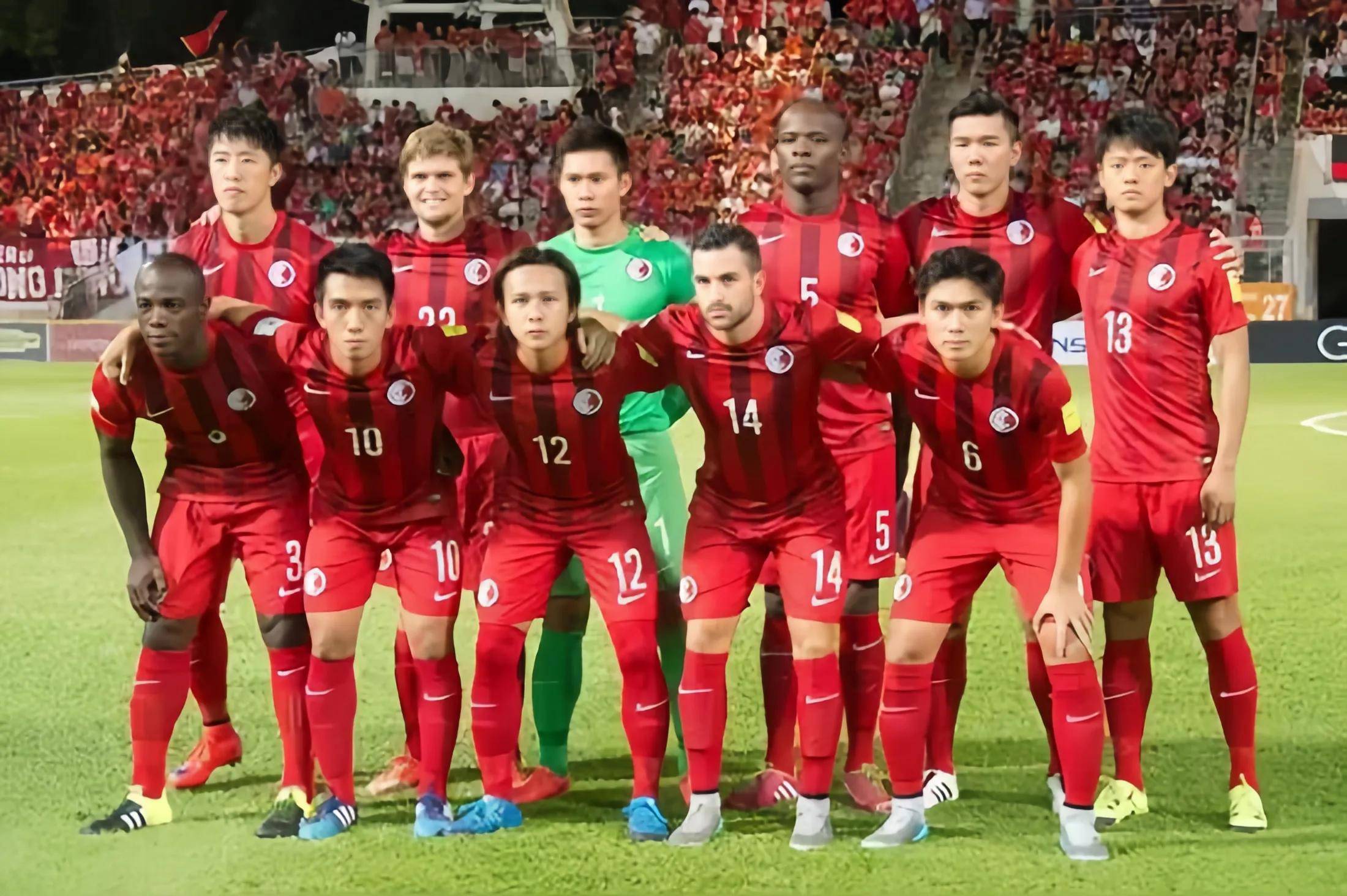 国足东亚杯首开记录，1-0小胜香港队逃离垫底，滑跪庆祝的简单介绍