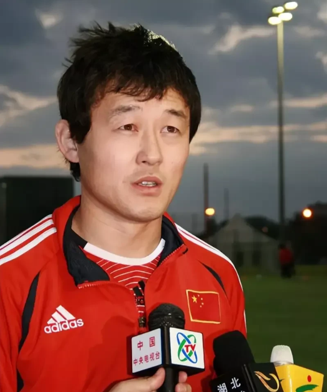 孙继海被批评，王勤伯指责其限制孩子自由离开，称中国足球将崩溃的简单介绍