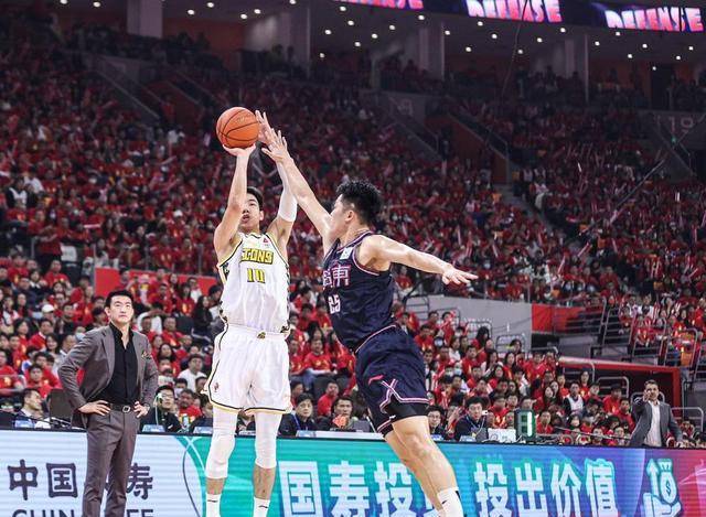 新晋劲旅斩获胜利，顶级对决精彩继续演绎