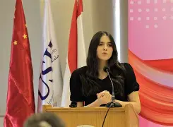 包含黎巴嫩夫妇桃色玫瑰大赛开幕，马赛获胜的词条